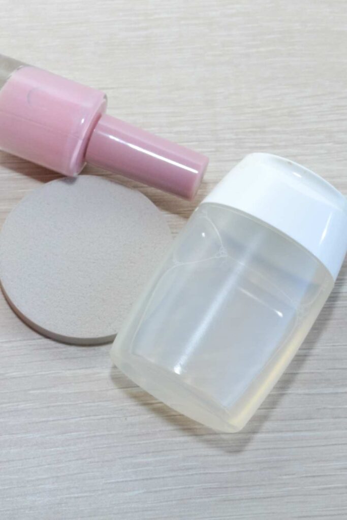 A picture of nails cleanser
