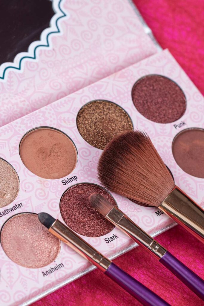A picture of face brush and bronzer of different shades.