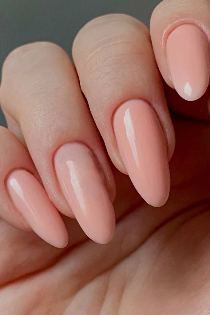 glossy plain nails design
