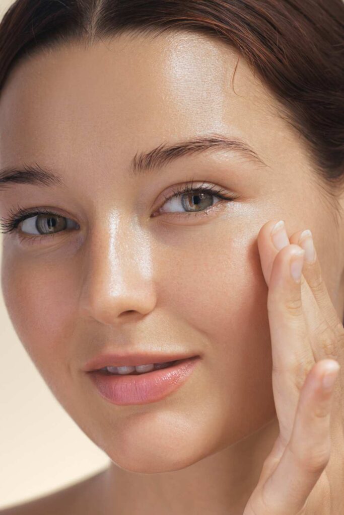 A lady with an oily face