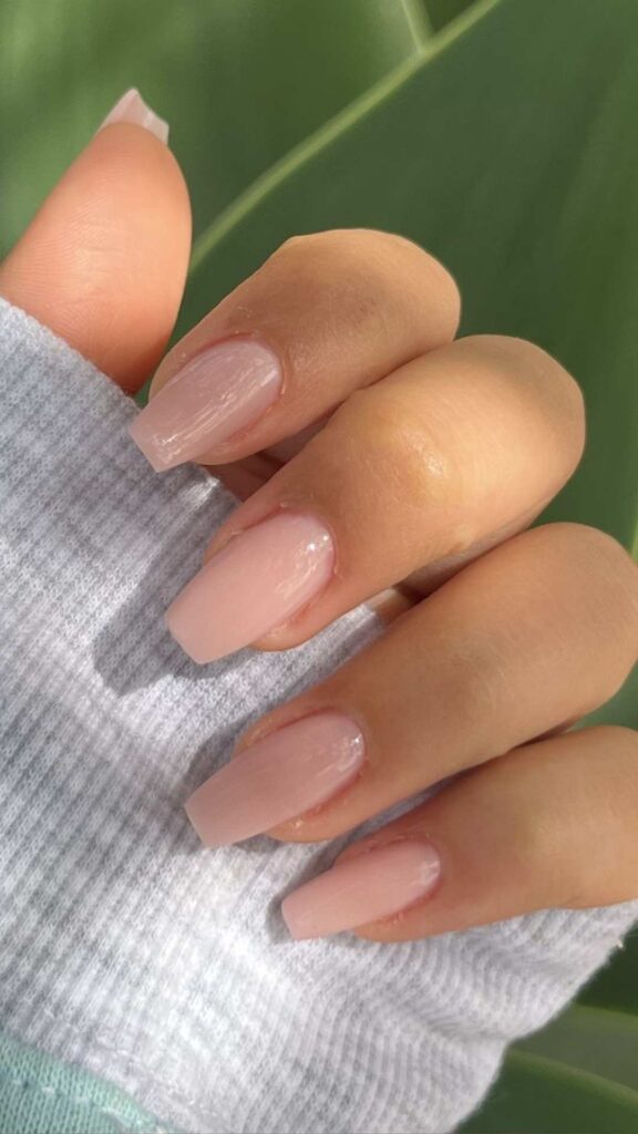 A sunset-inspired nails with no design