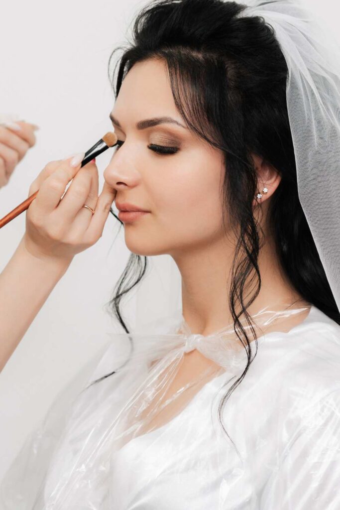 A good and stunning bridal makeup that looks great.