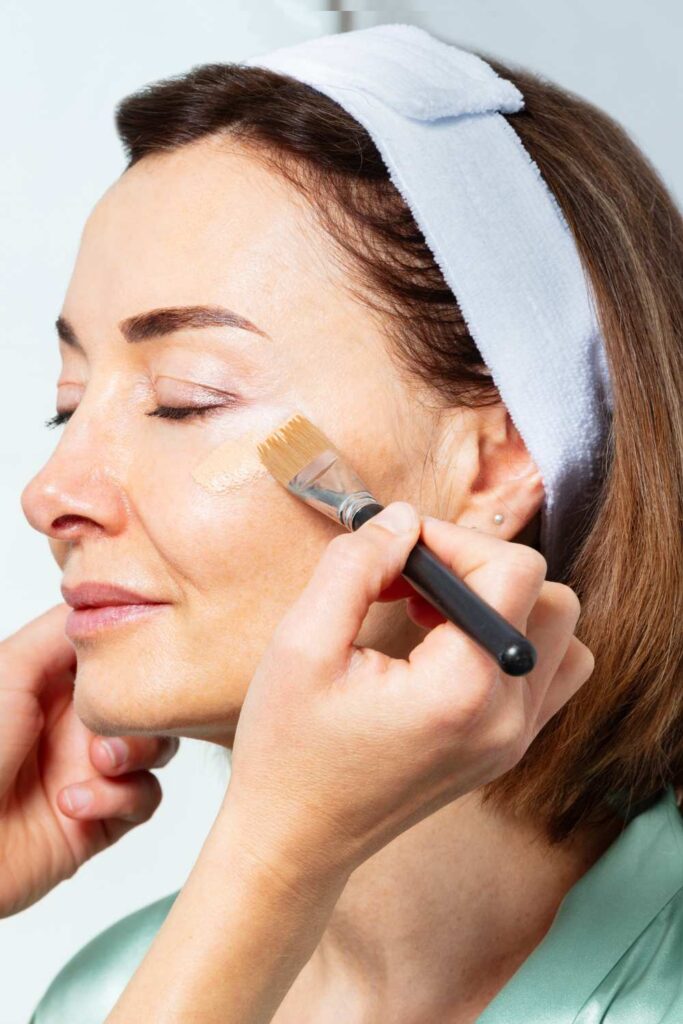 Using primer to smooth the face