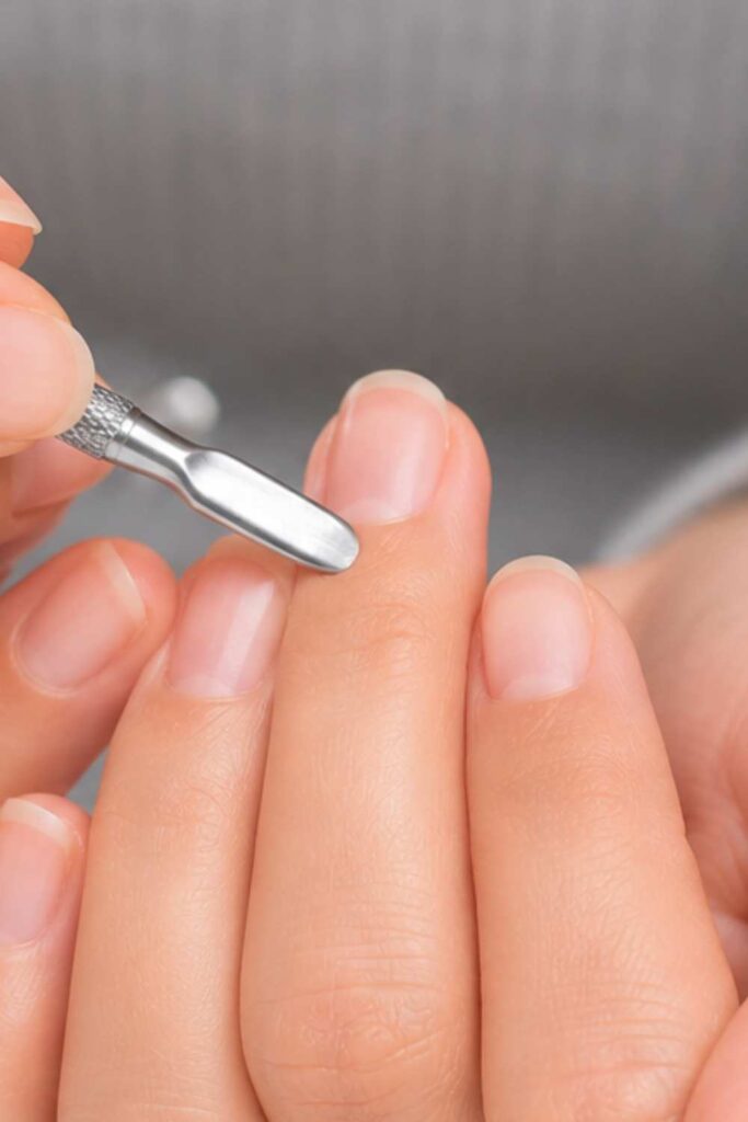 Using nail pusher to the nails back