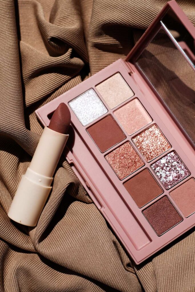 makeup kits like lipst
ick and eyeshadow