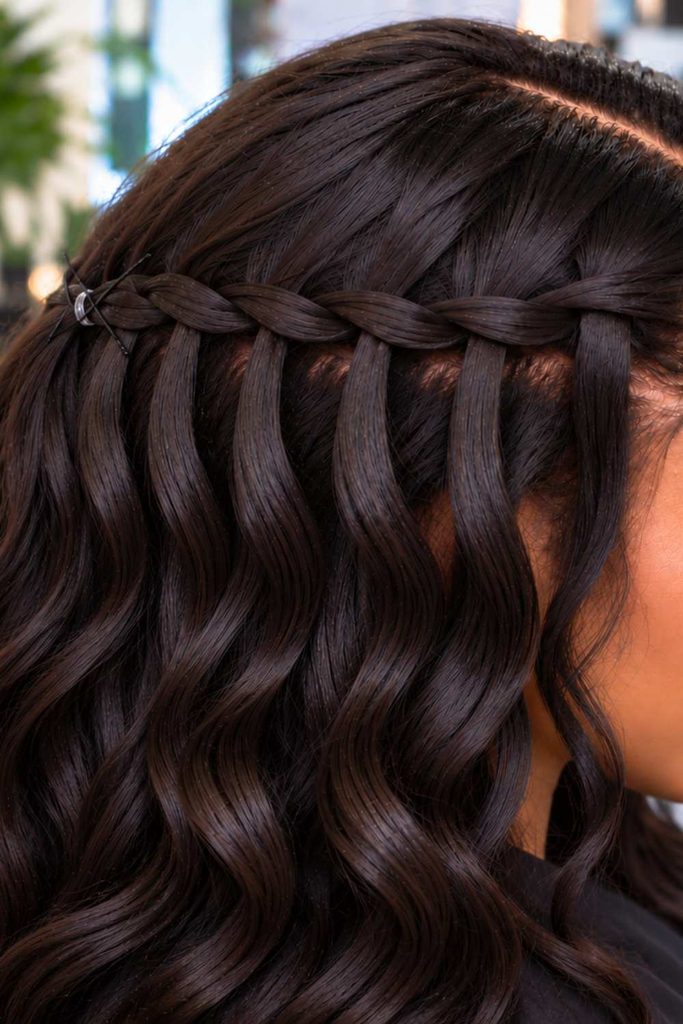 A picture of the final touch for the braid